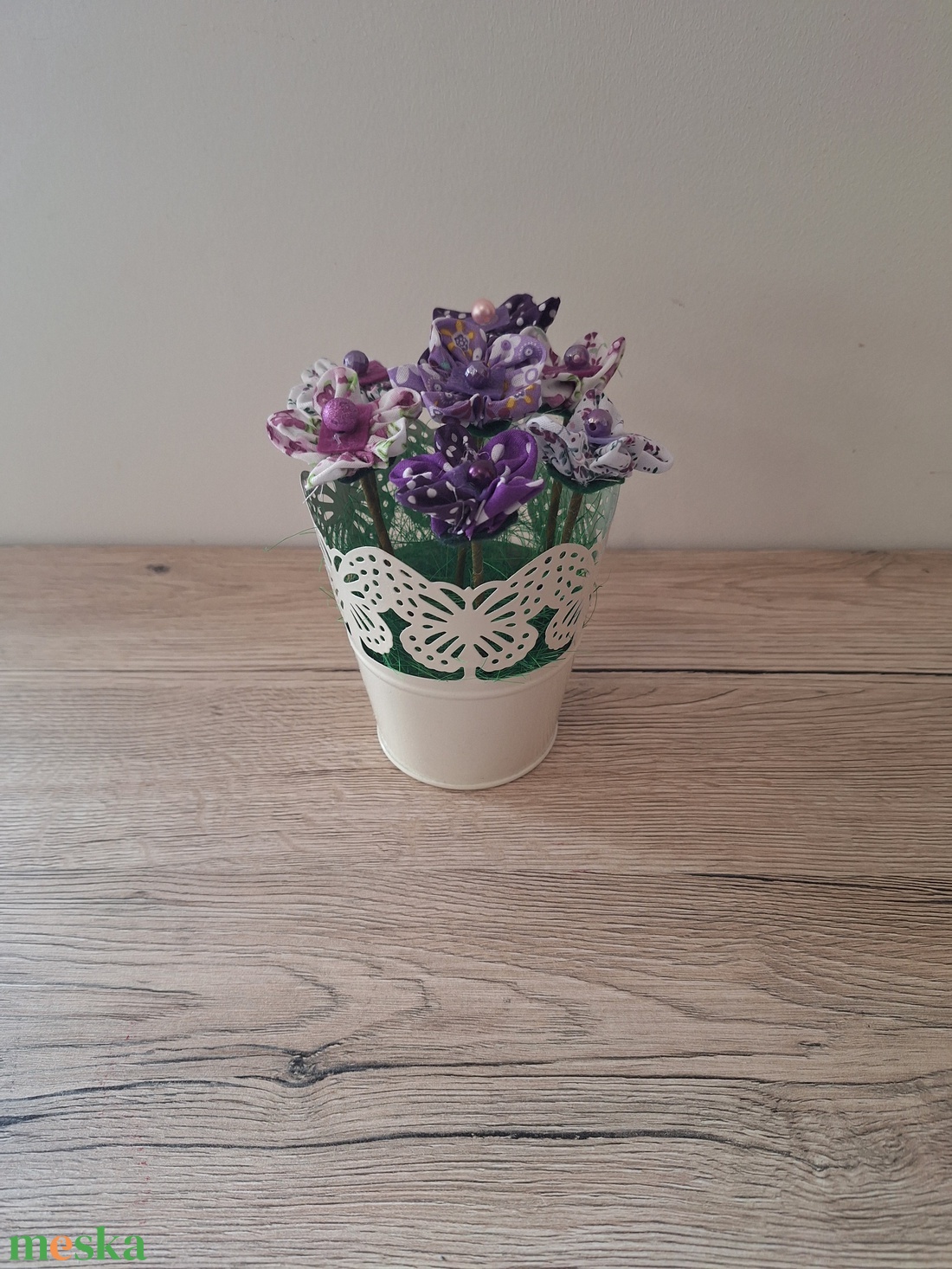 Textil virágok fehér vödörben - otthon & életmód - dekoráció - asztal és polc dekoráció - dekorációs tál, tartó - Meska.hu