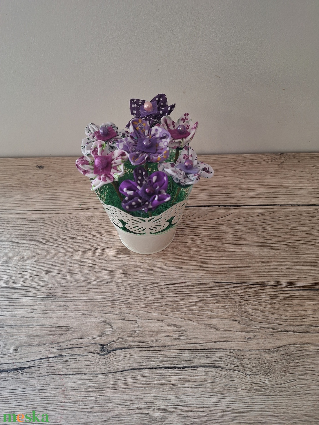 Textil virágok fehér vödörben - otthon & életmód - dekoráció - asztal és polc dekoráció - dekorációs tál, tartó - Meska.hu