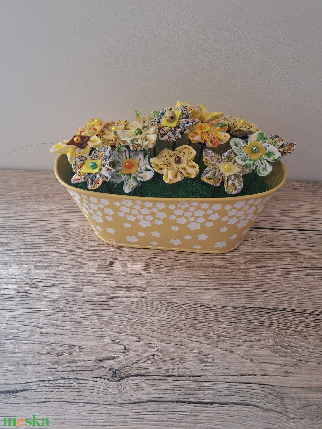 Textil virágok sárga kaspóban - otthon & életmód - dekoráció - asztal és polc dekoráció - dekorációs tál, tartó - Meska.hu