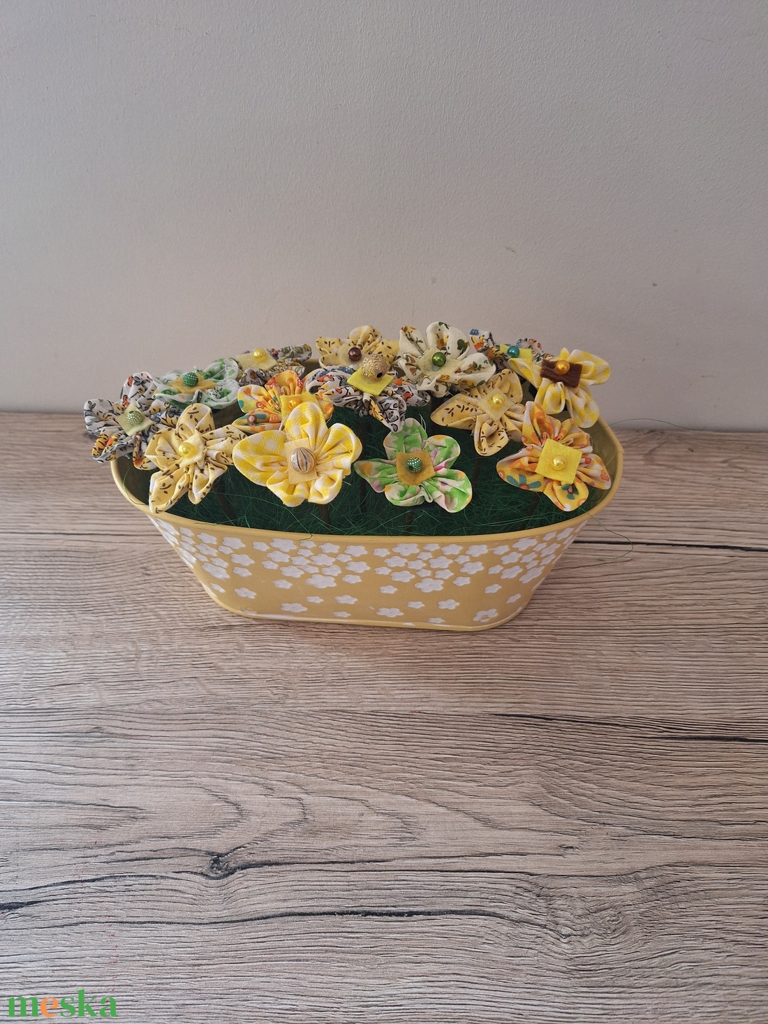 Textil virágok sárga kaspóban - otthon & életmód - dekoráció - asztal és polc dekoráció - dekorációs tál, tartó - Meska.hu