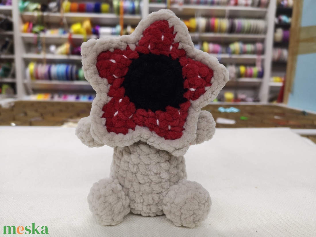  Horgolt Baby Demogorgon figura � Stranger Things rajongói ajándék  � egyedi kézműves - játék & sport - plüssállat & játékfigura - plüss mesefigurák - Meska.hu