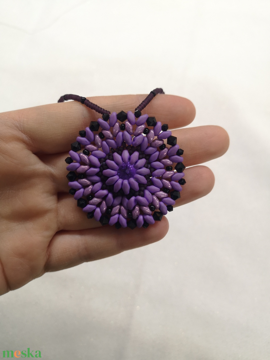 Üde lila nyaklánc Swarowskival - ékszer - nyaklánc - medálos nyaklánc - Meska.hu