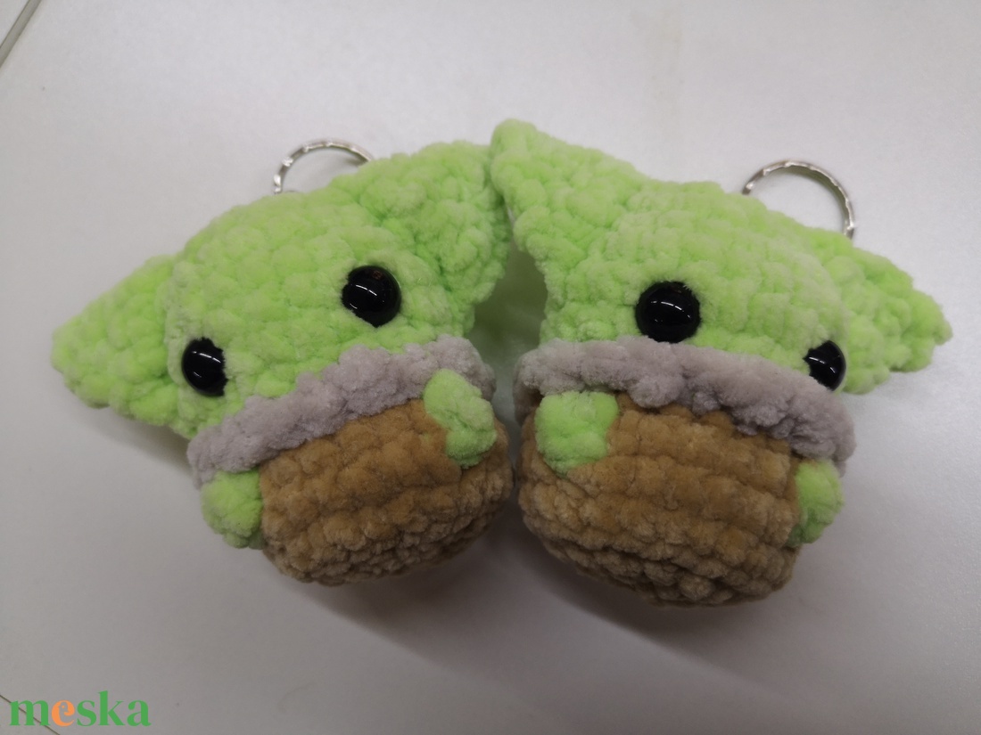 Horgolt Grogu/Yoda figura Star Wars rajongóknak  - táska & tok - kulcstartó & táskadísz - kulcstartó - Meska.hu