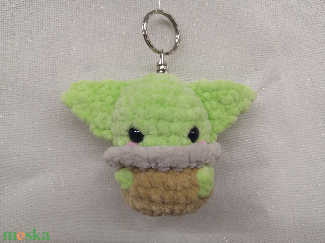 Horgolt Grogu/Yoda figura Star Wars rajongóknak  - táska & tok - kulcstartó & táskadísz - kulcstartó - Meska.hu