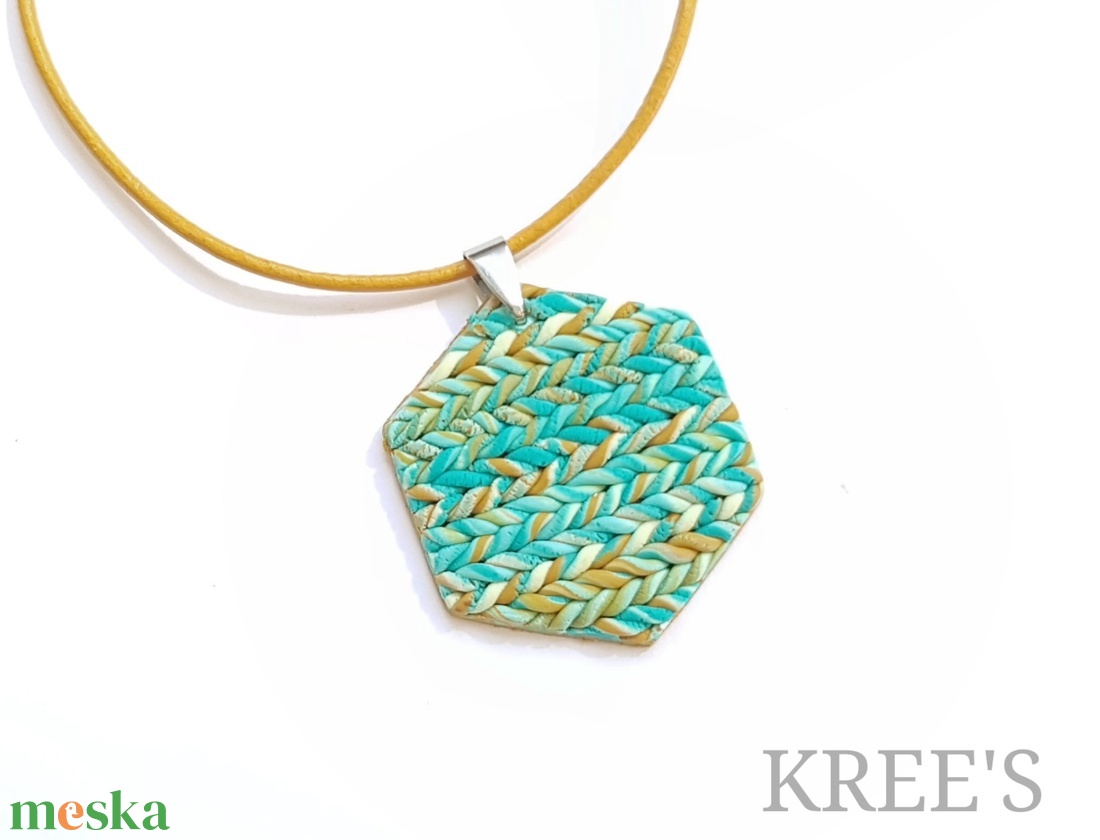 Kék, kötött mintás ékszergyurma nyaklánc  - ékszer - nyaklánc - medálos nyaklánc - Meska.hu