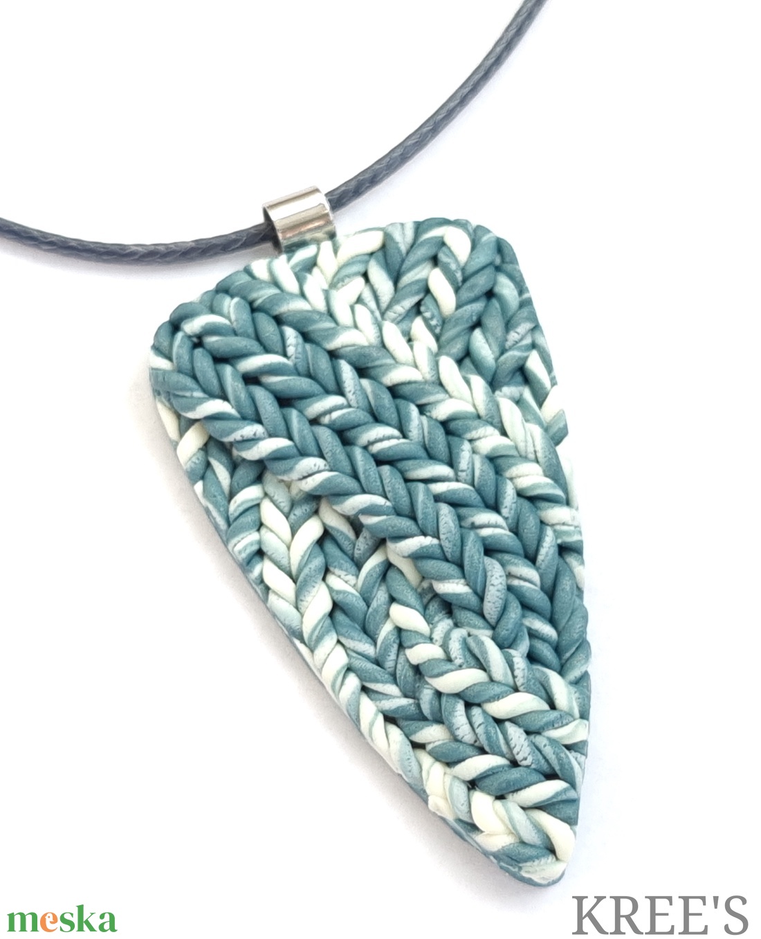 Hamvas, kötött mintás ékszergyurma nyaklánc  - ékszer - nyaklánc - medálos nyaklánc - Meska.hu