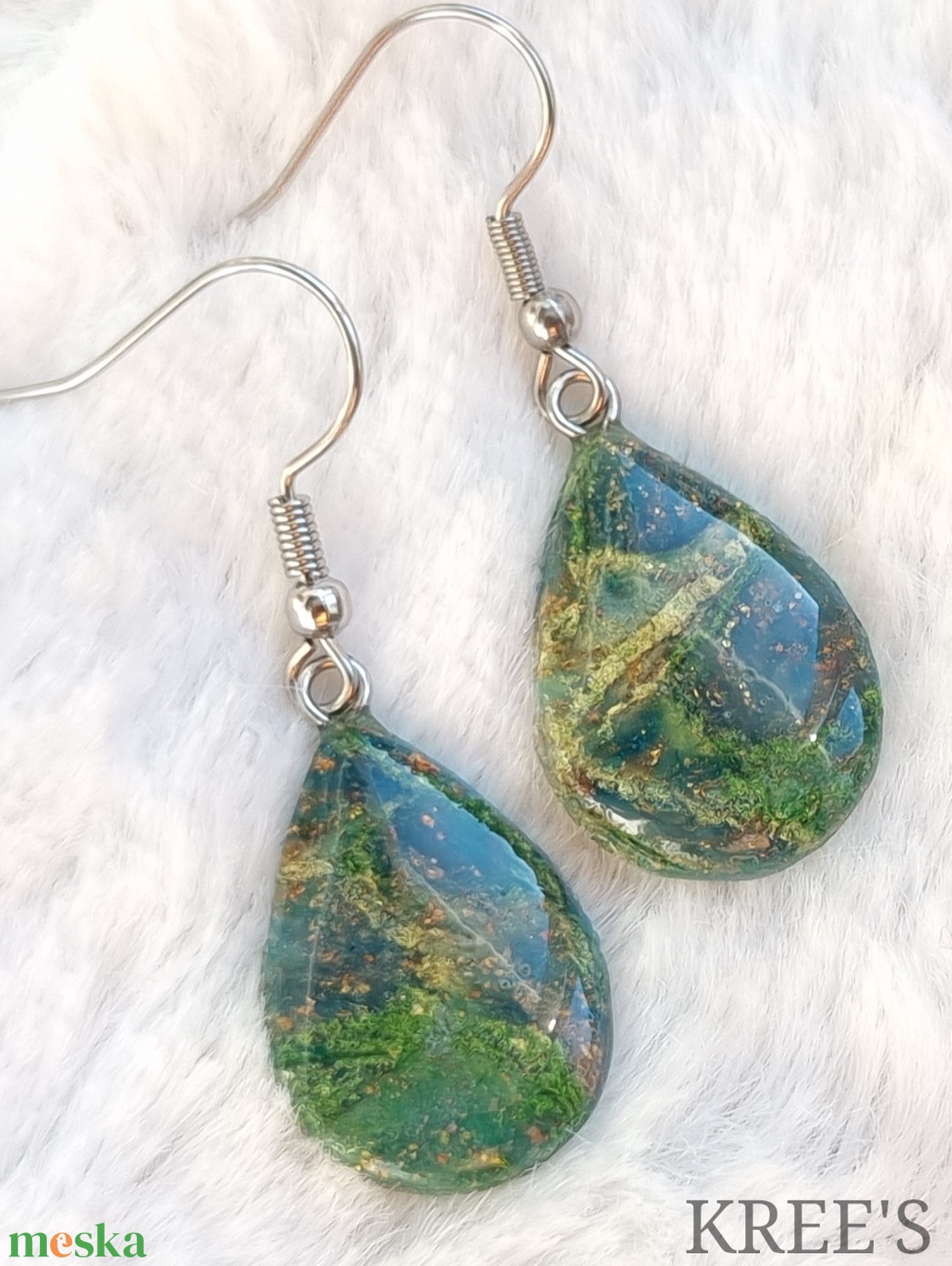 Zöld-türkiz, üveghatású csepp fülbevaló - ékszer - fülbevaló - lógó fülbevaló - Meska.hu