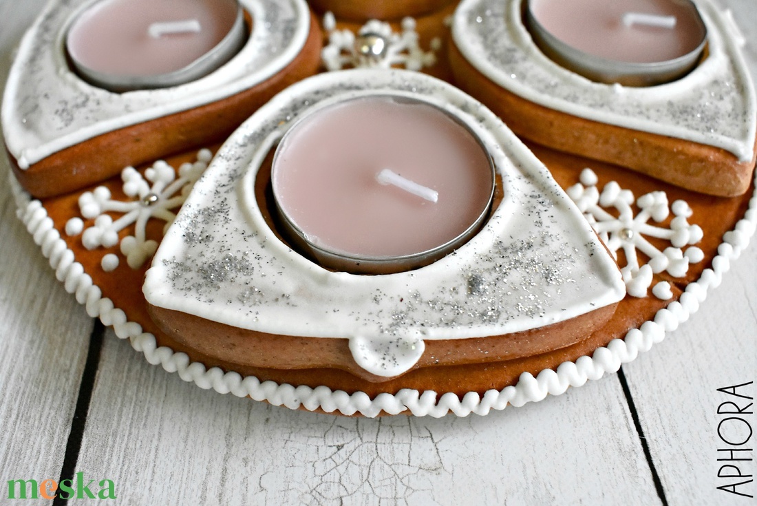 Mézeskalács adventi koszorú harangos ( fehér-rózsaszín) - karácsony - adventi díszek - adventi gyertyadíszek és koszorúdíszek - Meska.hu