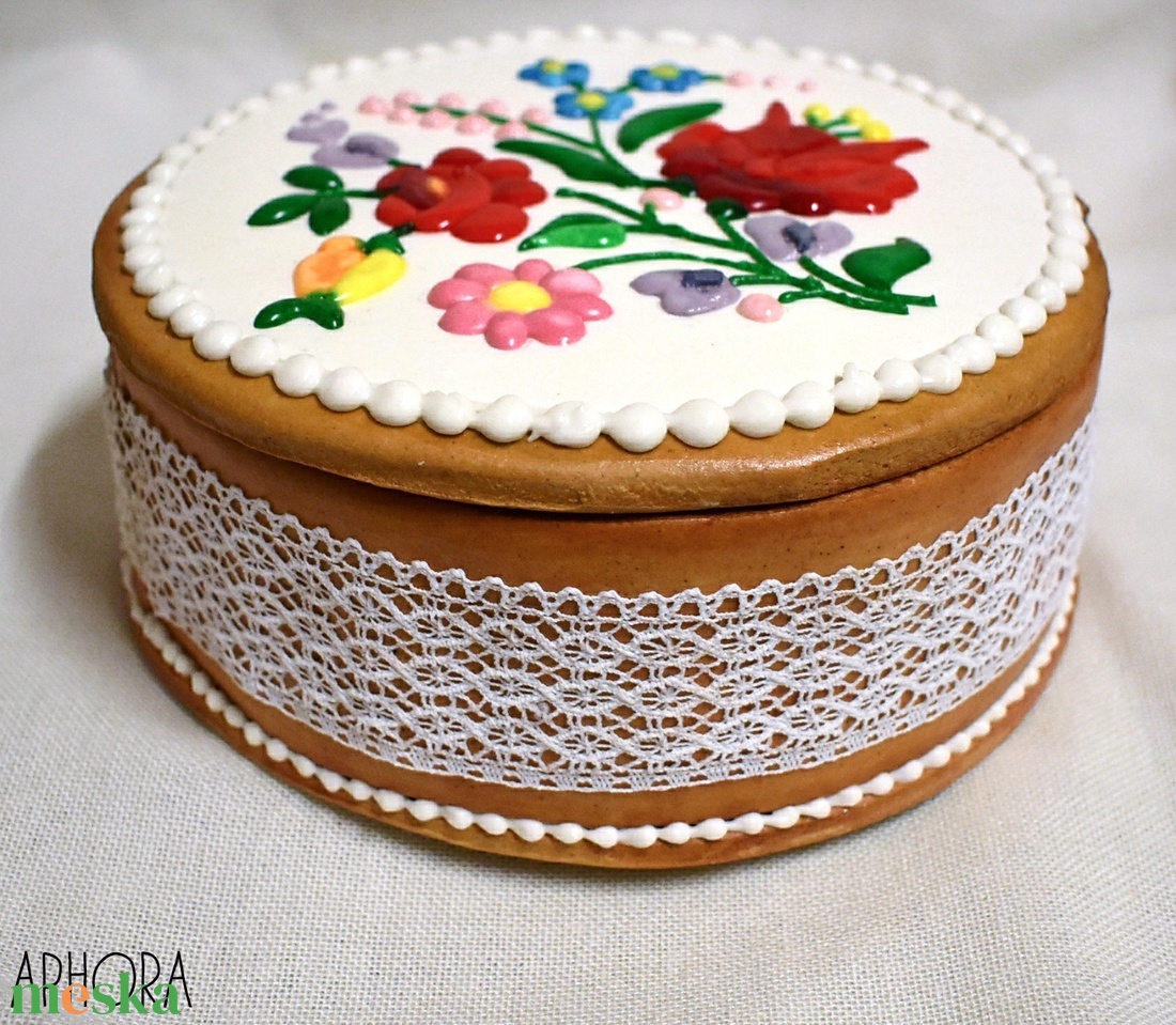 Kerek kalocsai mintás mézeskalács doboz - esküvő - emlék & ajándék - doboz - Meska.hu