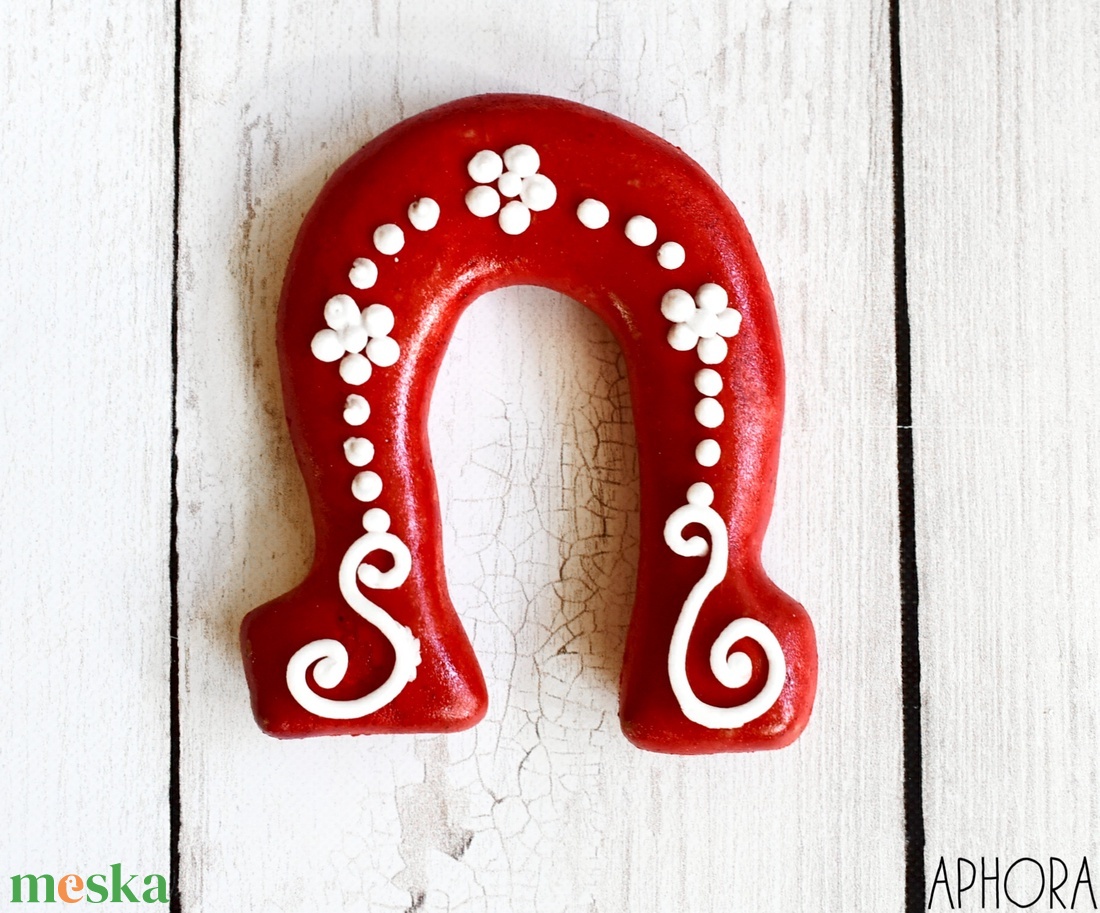 Mézeskalács patkó (piros) - karácsony - karácsonyi lakásdekoráció - karácsonyfadíszek - Meska.hu