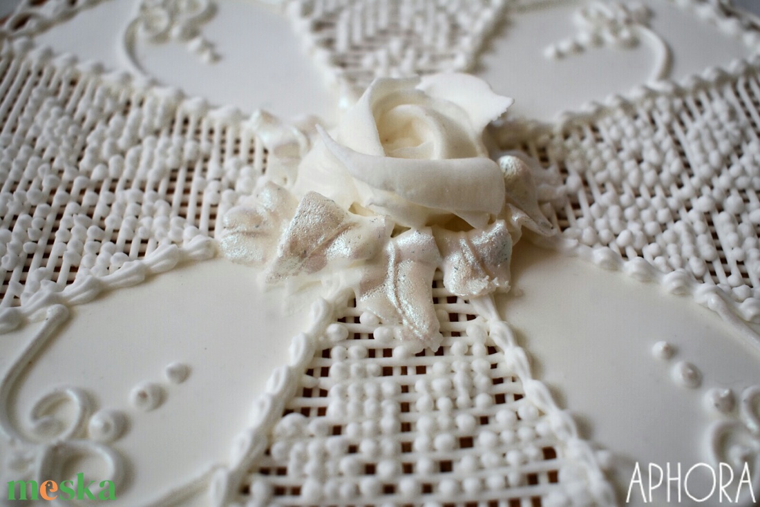 Mézeskalács doboz fehér hímzett, rózsás  - esküvő - emlék & ajándék - doboz - Meska.hu