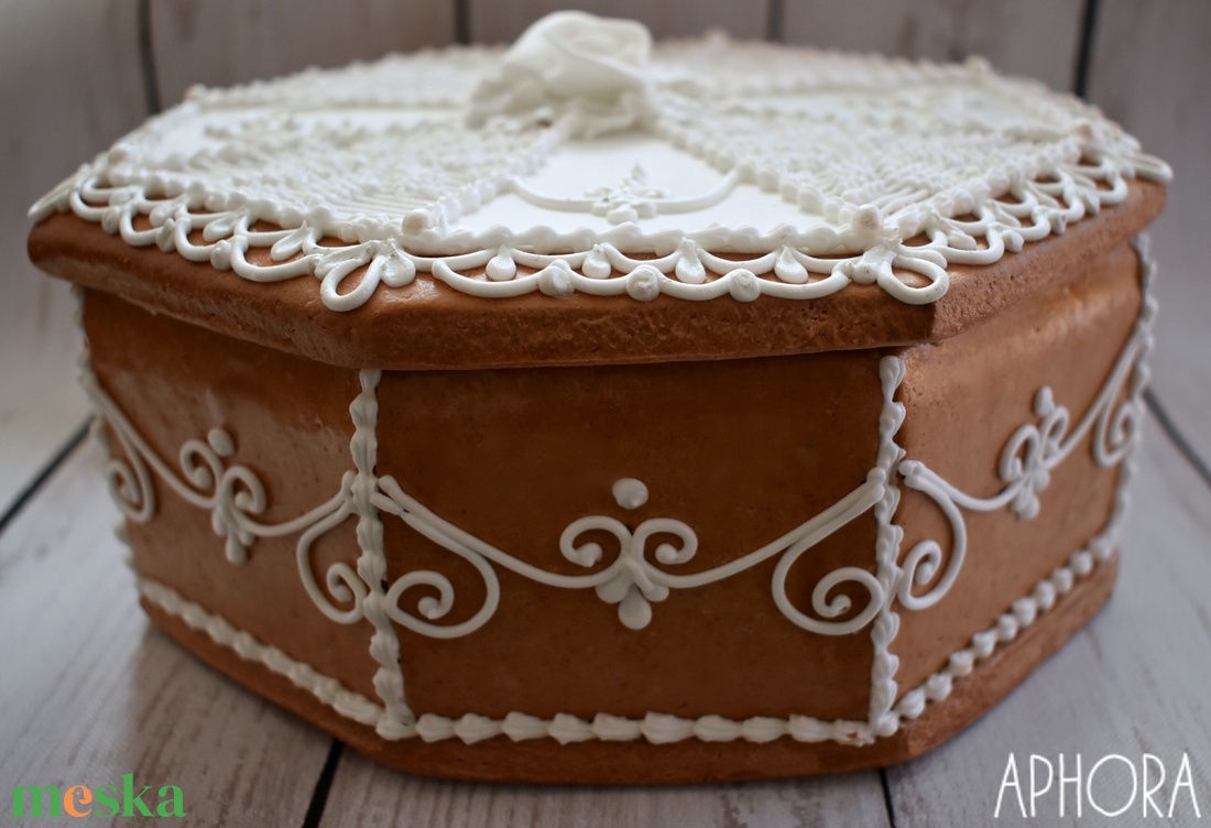 Mézeskalács doboz fehér hímzett, rózsás  - esküvő - emlék & ajándék - doboz - Meska.hu