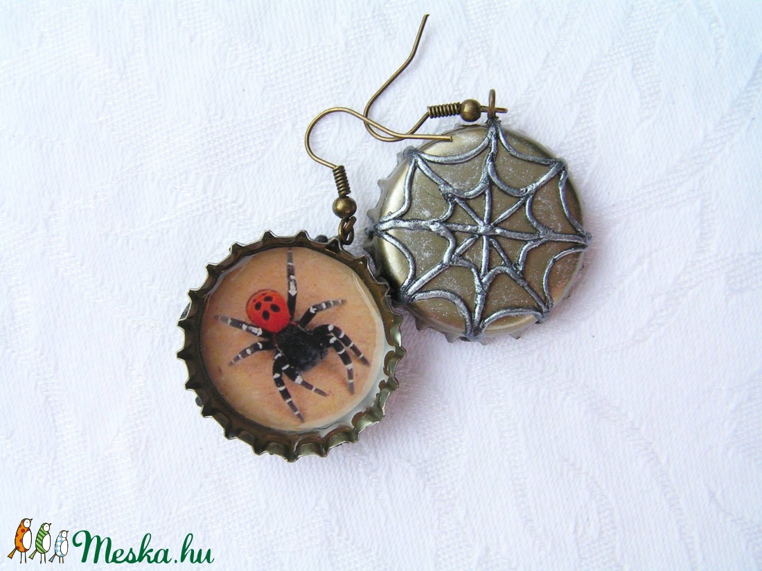 Katica pók söröskupak fülbevaló Halloweenre - - Meska.hu Katica pók söröskupak fülbevaló Halloweenre - - Meska.hu