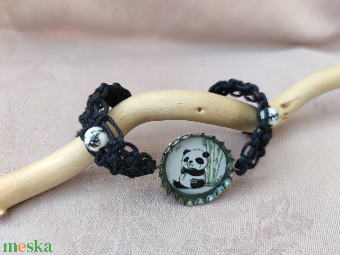 Bébi panda söröskupak karkötő - ékszer - karkötő - gyöngyös karkötő - Meska.hu Bébi panda söröskupak karkötő - ékszer - karkötő - gyöngyös karkötő - Meska.hu