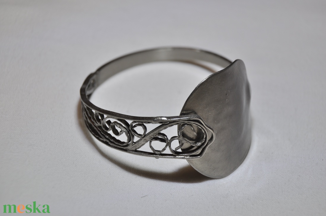 'Curly Circle' - csillogó fém karkötő antik kanálból (KK012) - ékszer - karkötő - karperec - Meska.hu 'Curly Circle' - csillogó fém karkötő antik kanálból (KK012) - ékszer - karkötő - karperec - Meska.hu