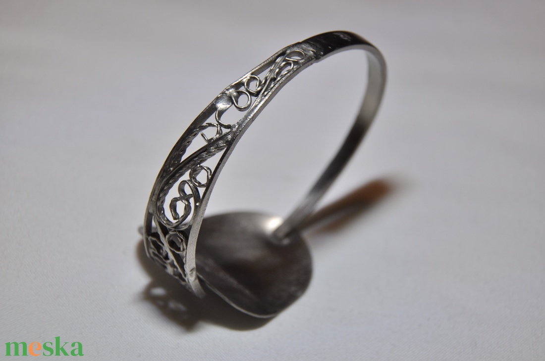 'Curly Circle' - csillogó fém karkötő antik kanálból (KK012) - ékszer - karkötő - karperec - Meska.hu 'Curly Circle' - csillogó fém karkötő antik kanálból (KK012) - ékszer - karkötő - karperec - Meska.hu