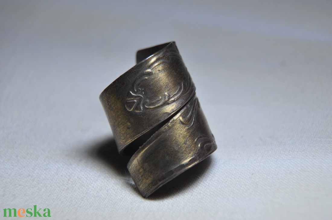 Gyönyörű bronzos fém gyűrű (GY175) - ékszer - gyűrű - figurális gyűrű - Meska.hu Gyönyörű bronzos fém gyűrű (GY175) - ékszer - gyűrű - figurális gyűrű - Meska.hu