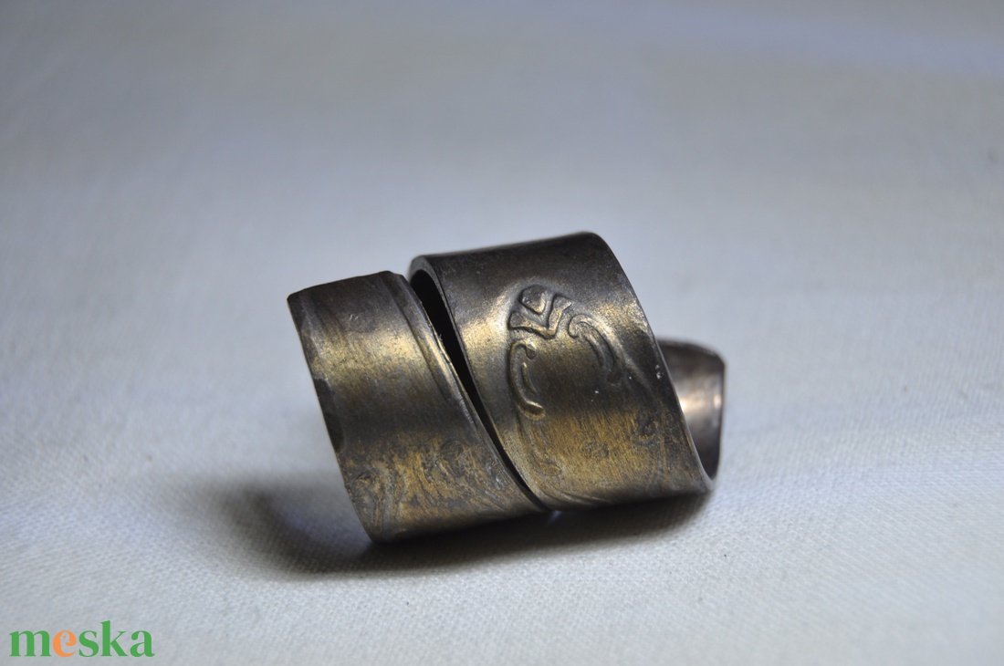Gyönyörű bronzos fém gyűrű (GY175) - ékszer - gyűrű - figurális gyűrű - Meska.hu Gyönyörű bronzos fém gyűrű (GY175) - ékszer - gyűrű - figurális gyűrű - Meska.hu