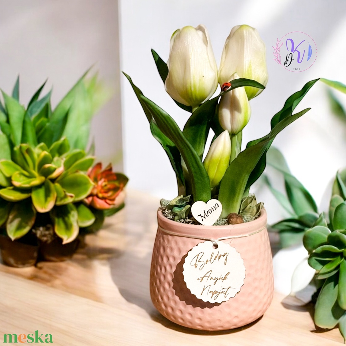 DEKOR TULIPÁN KASPÓBAN AJÁNDÉK TÁBLÁCSKÁVAL FEHÉR - otthon & életmód - dekoráció - virágdísz és tartó - csokor & virágdísz - Meska.hu DEKOR TULIPÁN KASPÓBAN AJÁNDÉK TÁBLÁCSKÁVAL FEHÉR - otthon & életmód - dekoráció - virágdísz és tartó - csokor & virágdísz - Meska.hu