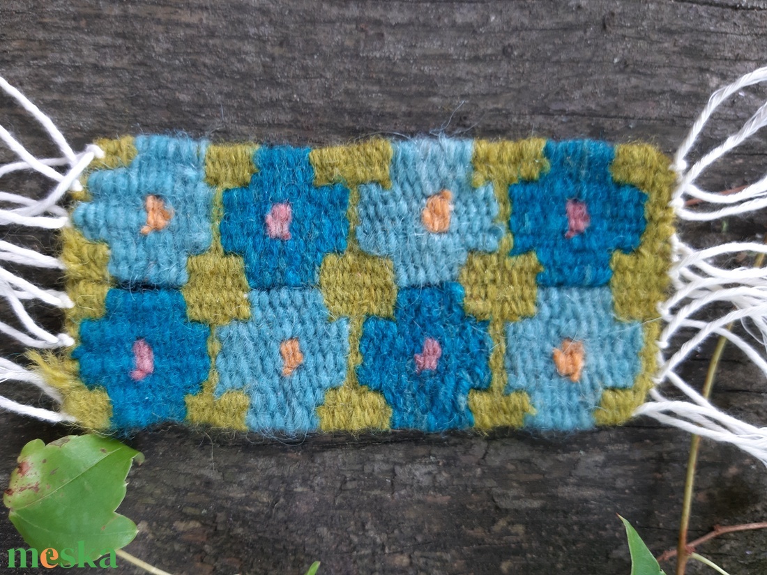 Kicsivirágos könyvjelző- békazöld - könyv & zene - könyvjelző - Meska.hu Kicsivirágos könyvjelző- békazöld - könyv & zene - könyvjelző - Meska.hu