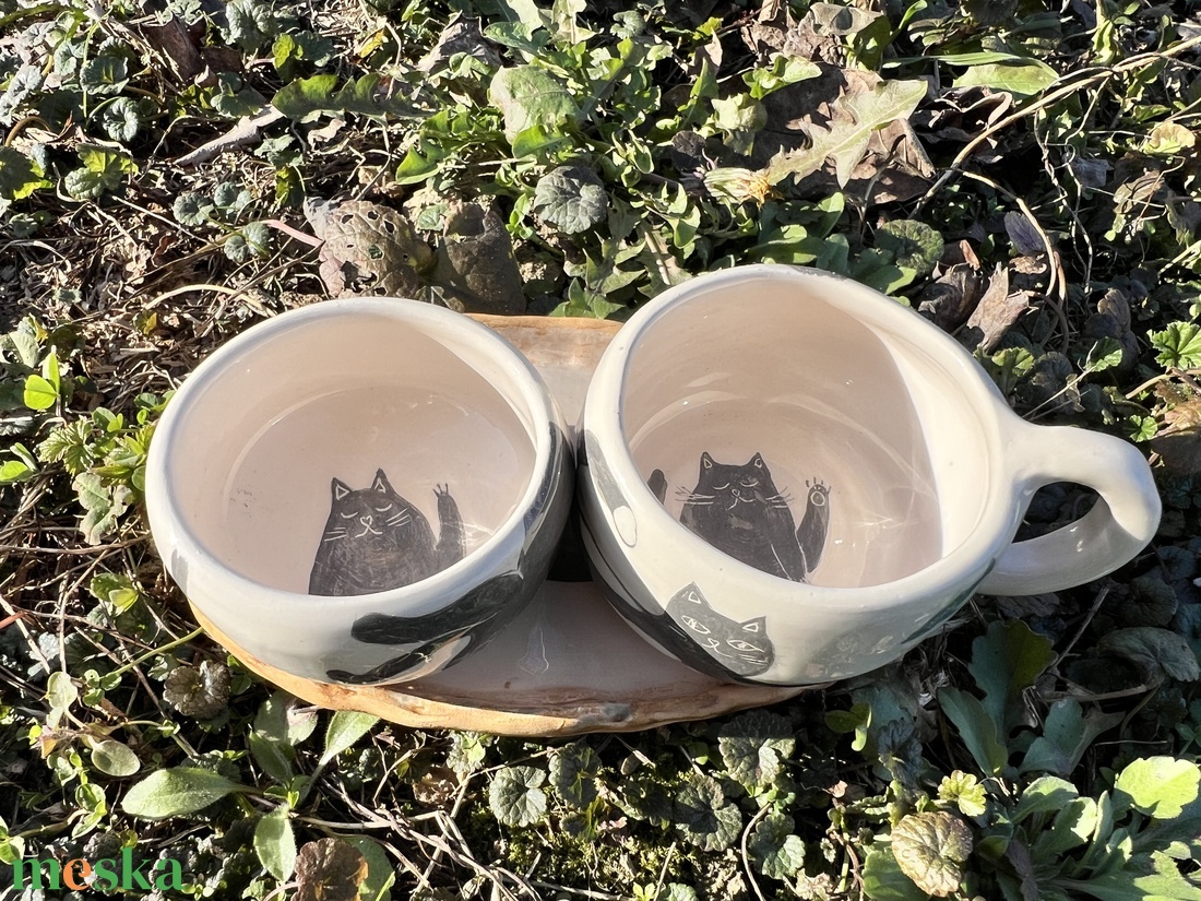 Cicás kerámia szett � nyújtózó macskával és meghitt, játékos pillanatokkal - otthon & életmód - konyhafelszerelés, tálalás - tálalás - teás- és kávés pohár, készlet - Meska.hu