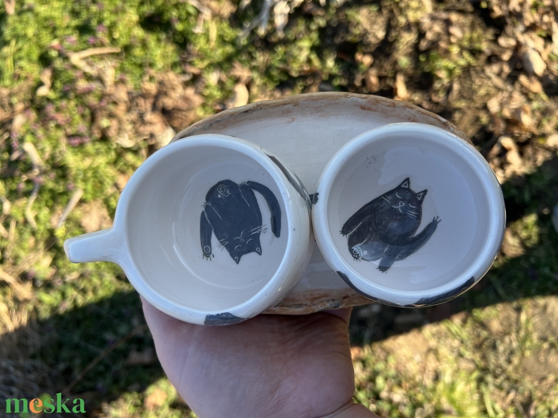 Cicás kerámia szett � nyújtózó macskával és meghitt, játékos pillanatokkal - otthon & életmód - konyhafelszerelés, tálalás - tálalás - teás- és kávés pohár, készlet - Meska.hu