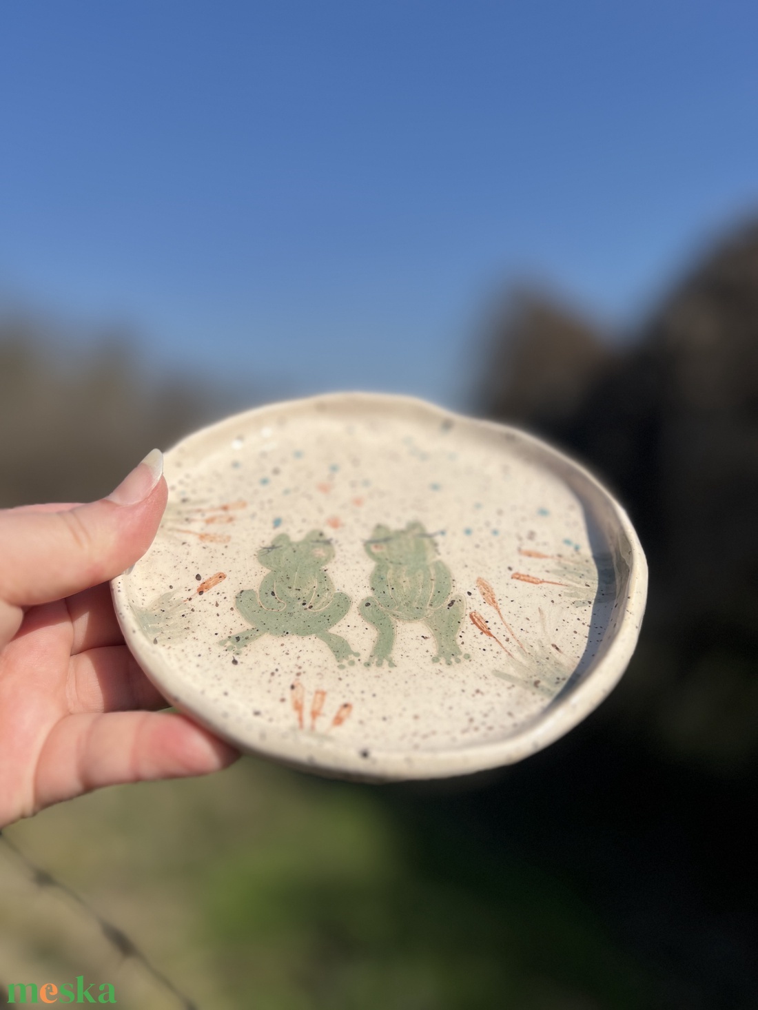Kézzel festett keramikus desszerttányér � Szerelmes békák - otthon & életmód - konyhafelszerelés, tálalás - tálalás - tányér & étkészlet - Meska.hu