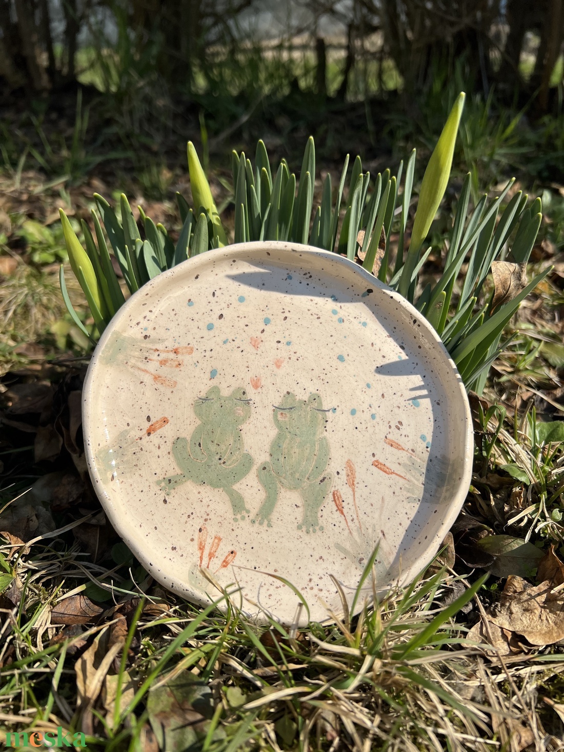 Kézzel festett keramikus desszerttányér � Szerelmes békák - otthon & életmód - konyhafelszerelés, tálalás - tálalás - tányér & étkészlet - Meska.hu