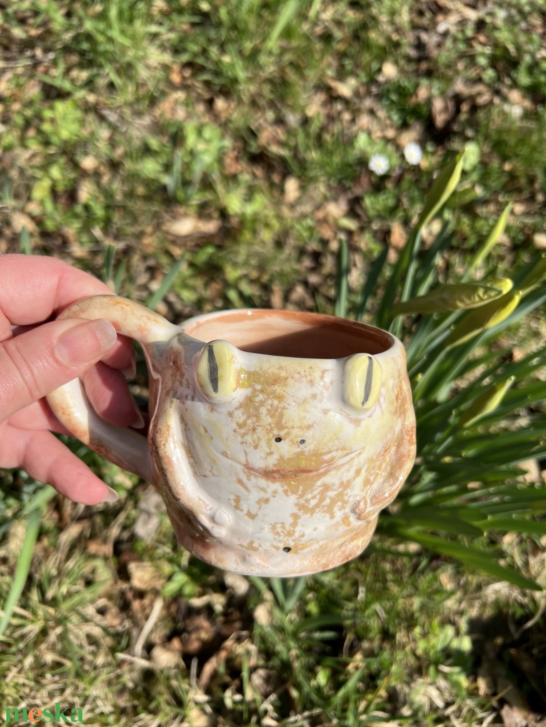 Vidám bögre � Béka pulcsiban - otthon & életmód - konyhafelszerelés, tálalás - tálalás - bögre & csésze - Meska.hu