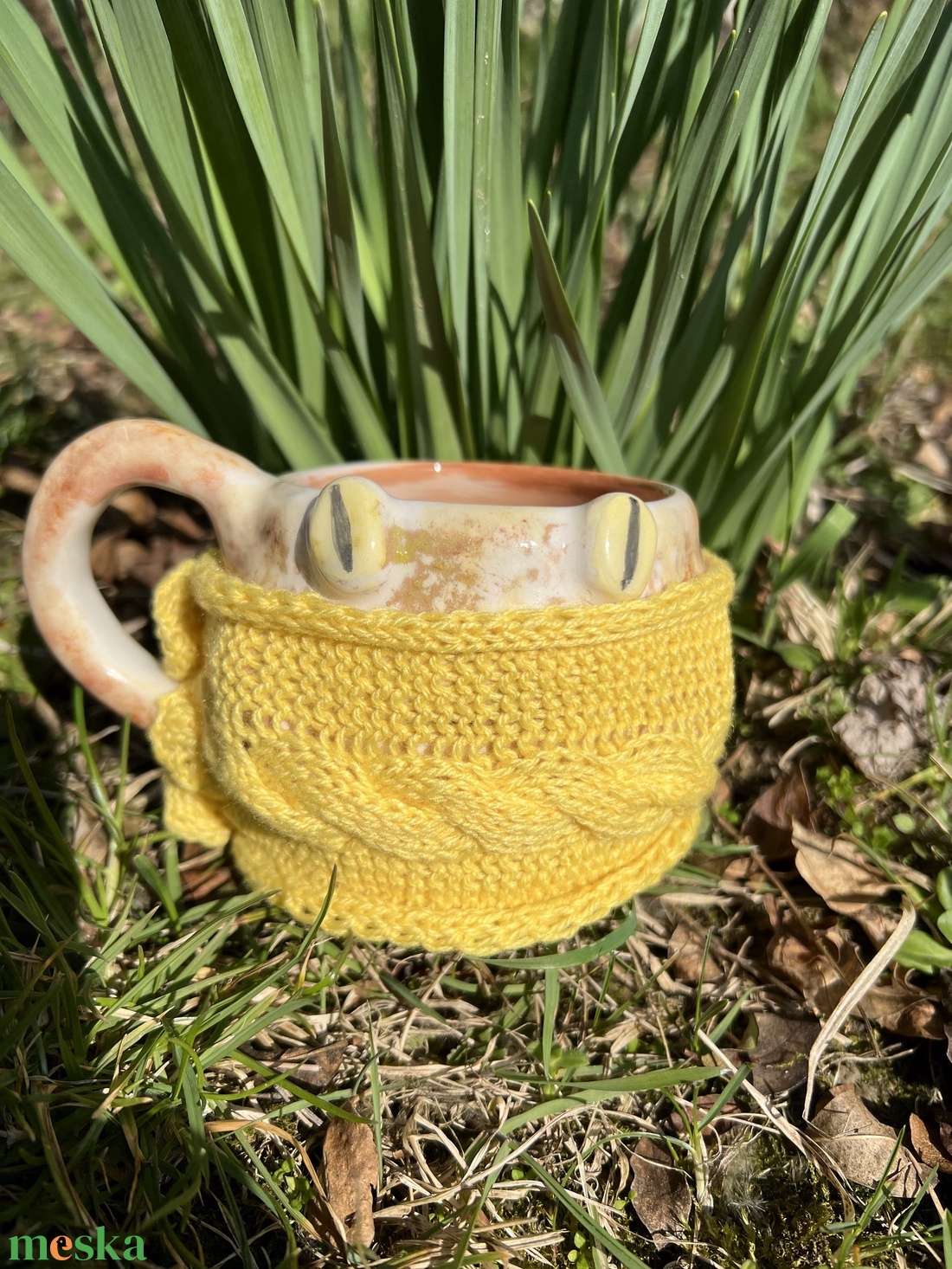 Vidám bögre � Béka pulcsiban - otthon & életmód - konyhafelszerelés, tálalás - tálalás - bögre & csésze - Meska.hu