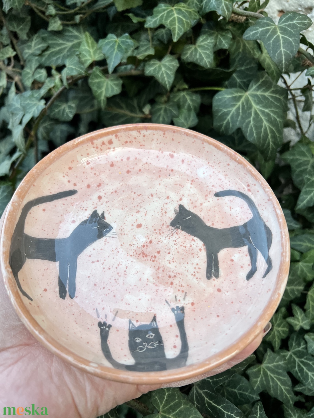 Kézzel festett  kerámia tál � Fekete macskák  - otthon & életmód - konyhafelszerelés, tálalás - tálalás - tányér & étkészlet - Meska.hu