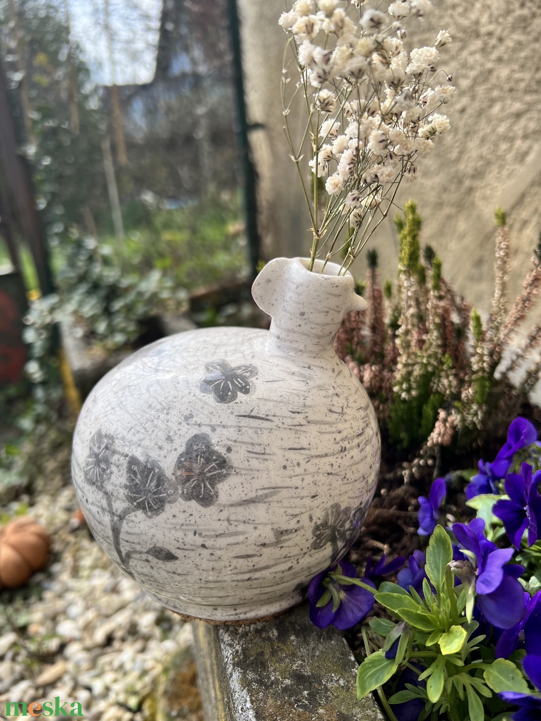 Egyedi, kézműves kerámia váza � tavaszi virágmintával - otthon & életmód - virágdekoráció - virágtartó - váza - Meska.hu