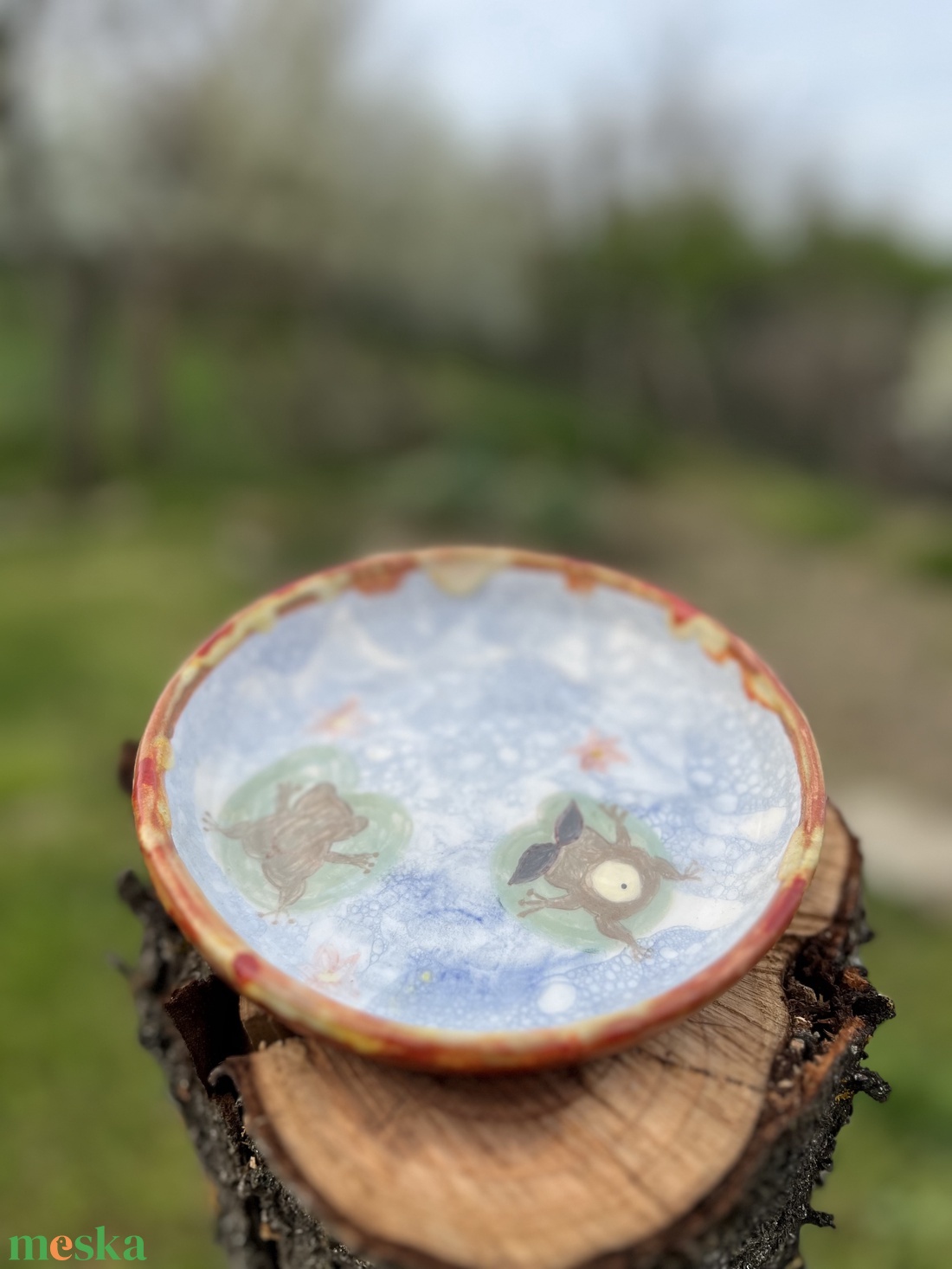 Kézzel festett kerámia tál � �Vidám békák  15 cm Béka rajongóknak - otthon & életmód - konyhafelszerelés, tálalás - tálalás - tányér & étkészlet - Meska.hu