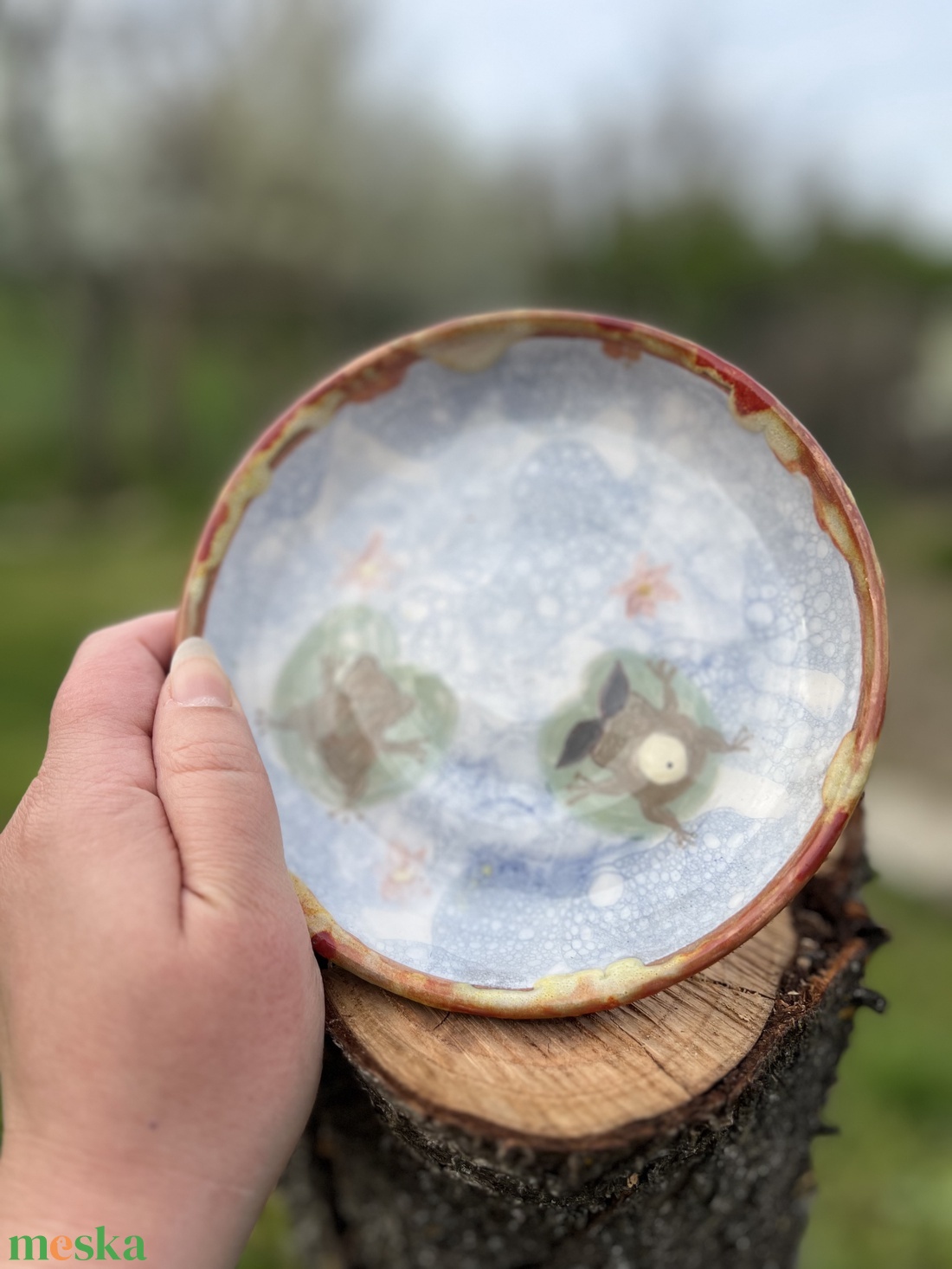 Kézzel festett kerámia tál � �Vidám békák  15 cm Béka rajongóknak - otthon & életmód - konyhafelszerelés, tálalás - tálalás - tányér & étkészlet - Meska.hu