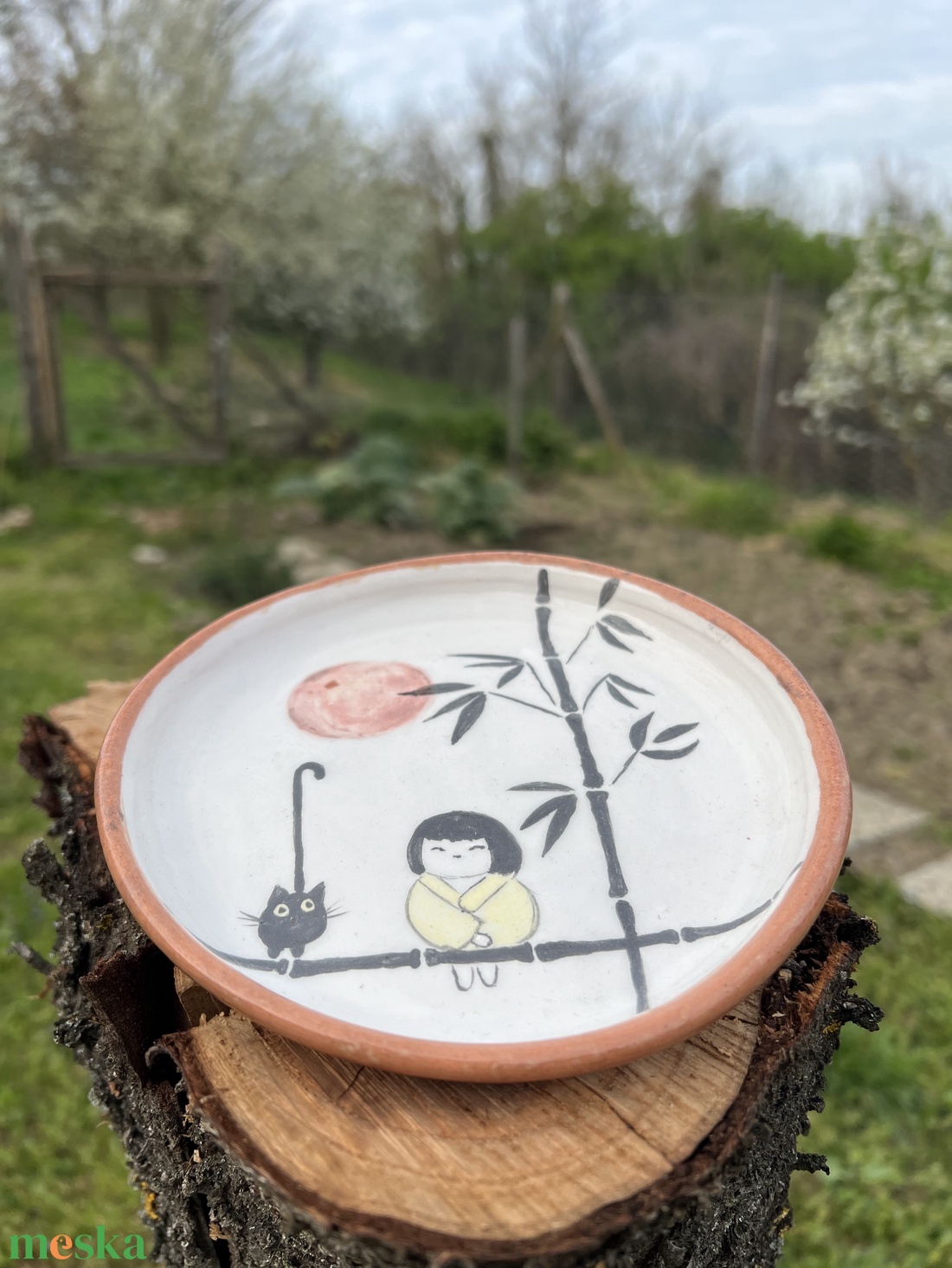 Kézzel festett desszertes tányér � kislány, cica és bambusz (15 cm) - otthon & életmód - konyhafelszerelés, tálalás - tálalás - tányér & étkészlet - Meska.hu