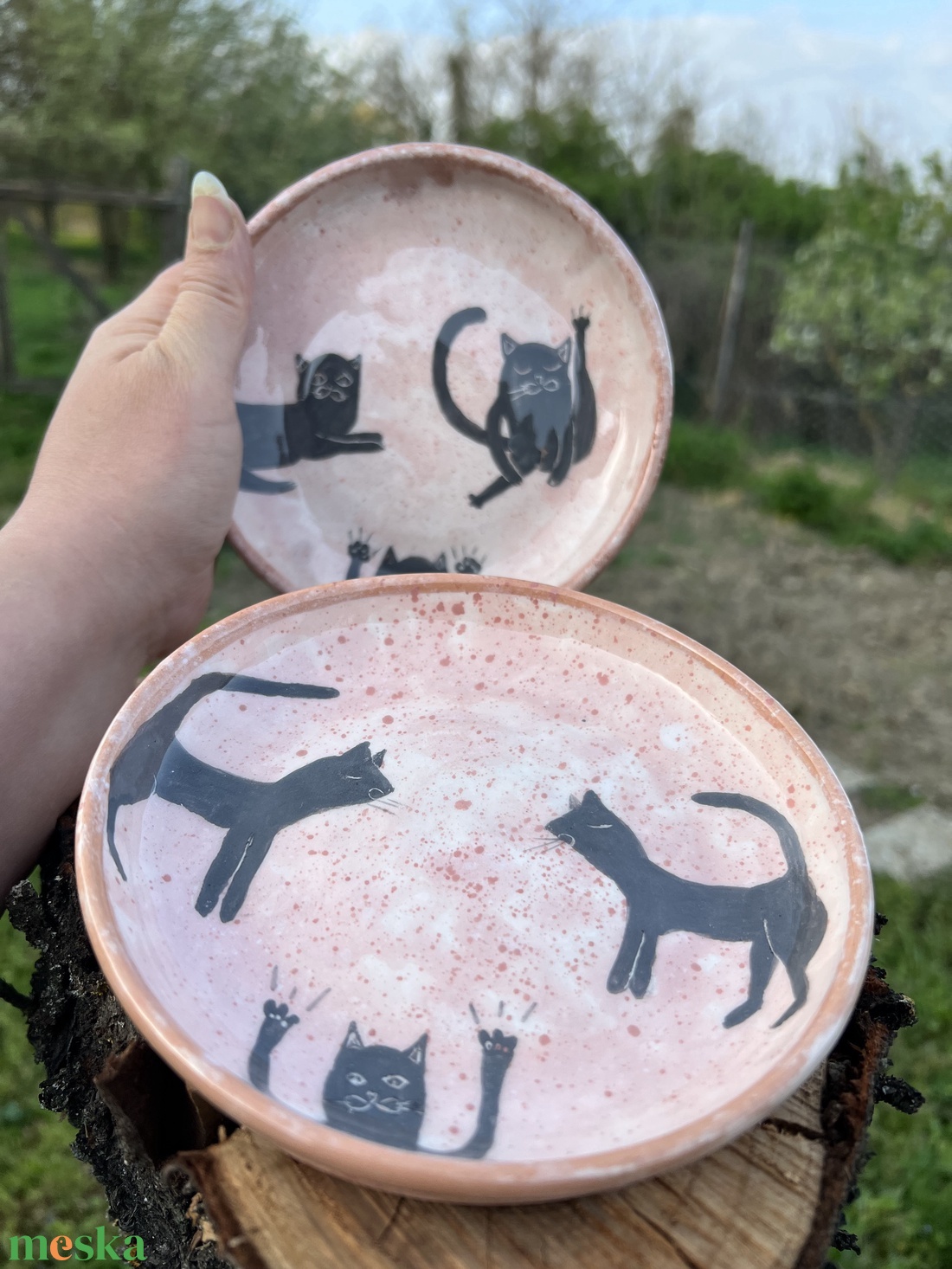 Fekete cicás kerámia tányér szett (2 db) � kézzel készült, egyedi darabok - otthon & életmód - konyhafelszerelés, tálalás - tálalás - tányér & étkészlet - Meska.hu