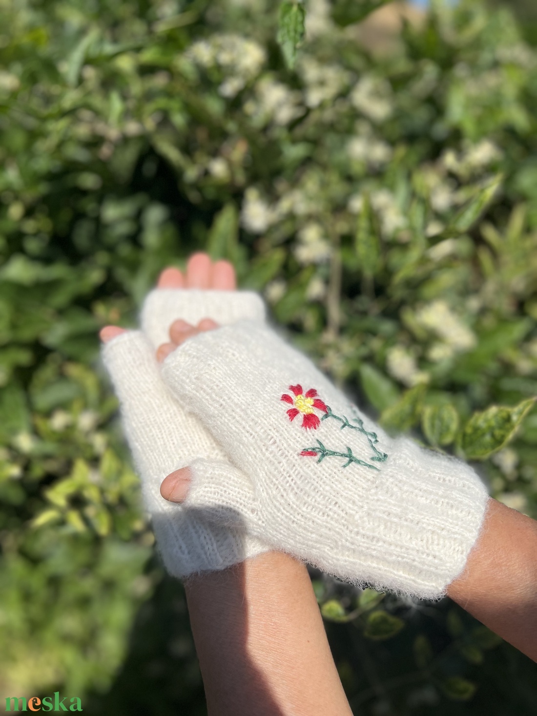 Pihe-puha alpaka-selyem ujjatlan kesztyű � Kézzel hímzett, elegáns viselet - ruha & divat - sál, sapka, kendő - kesztyű - Meska.hu