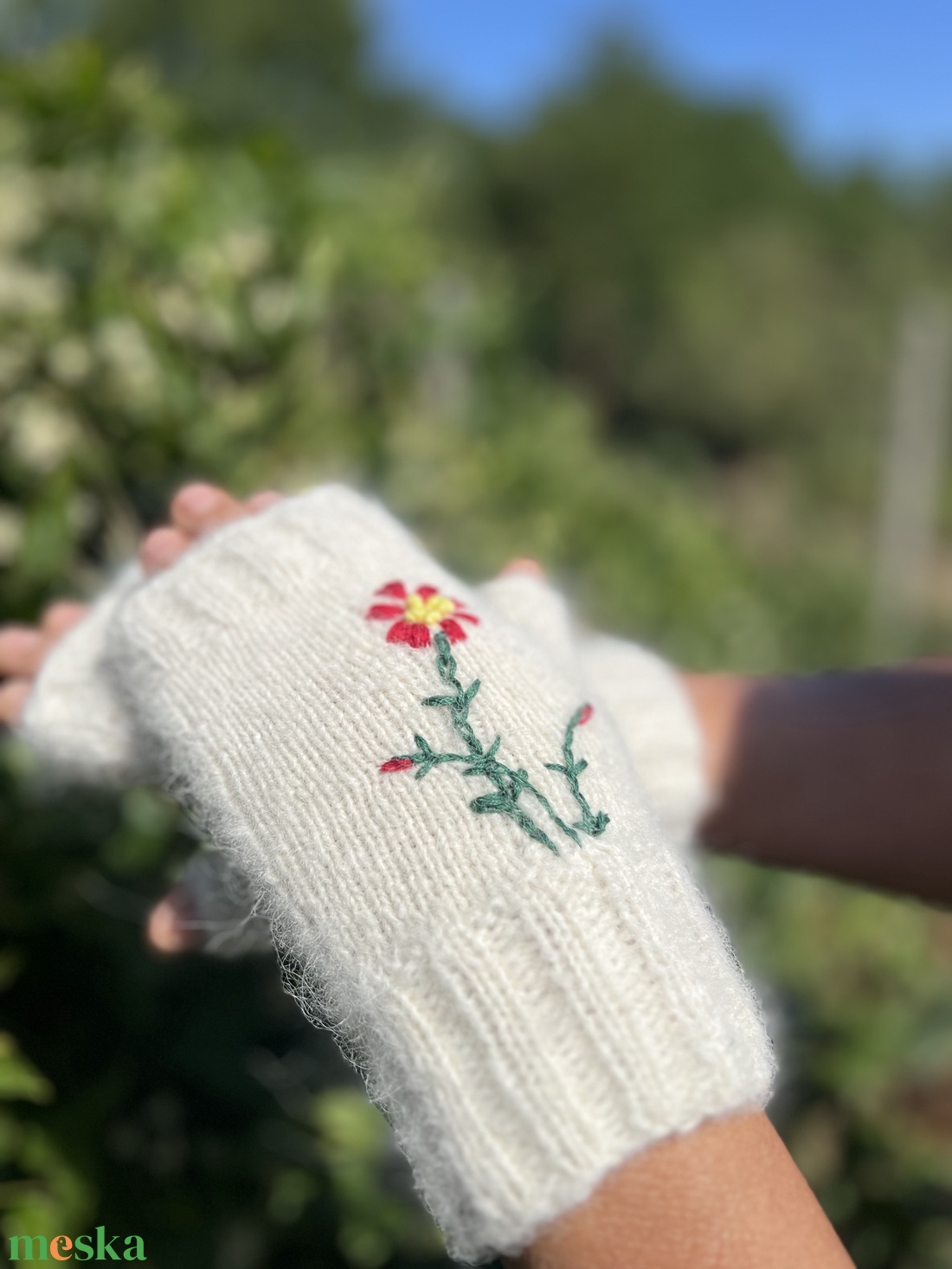 Pihe-puha alpaka-selyem ujjatlan kesztyű � Kézzel hímzett, elegáns viselet - ruha & divat - sál, sapka, kendő - kesztyű - Meska.hu