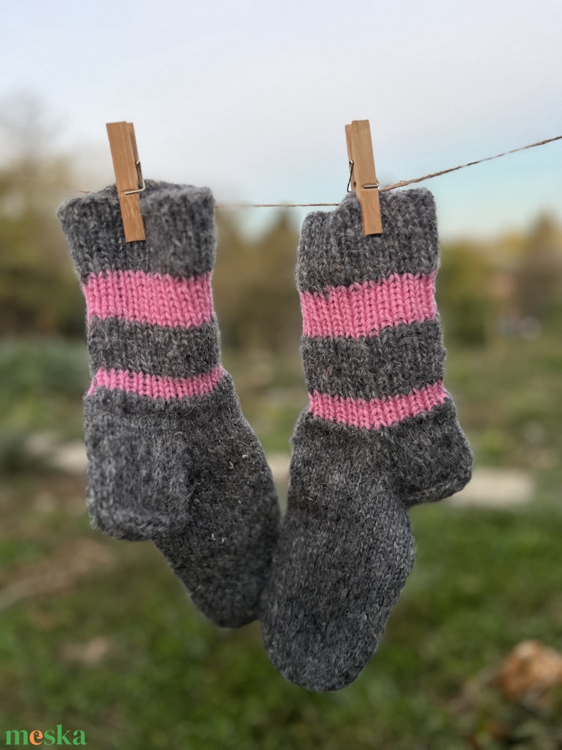 Kézzel kötött meleg csíkos zokni (22 cm) � Téli bekuckózáshoz - ruha & divat - cipő & papucs - zokni - Meska.hu