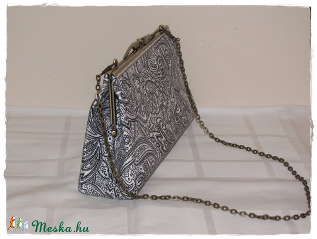 Kézi táska 18 cm-es fém kerettel, lánccal -  - Meska.hu