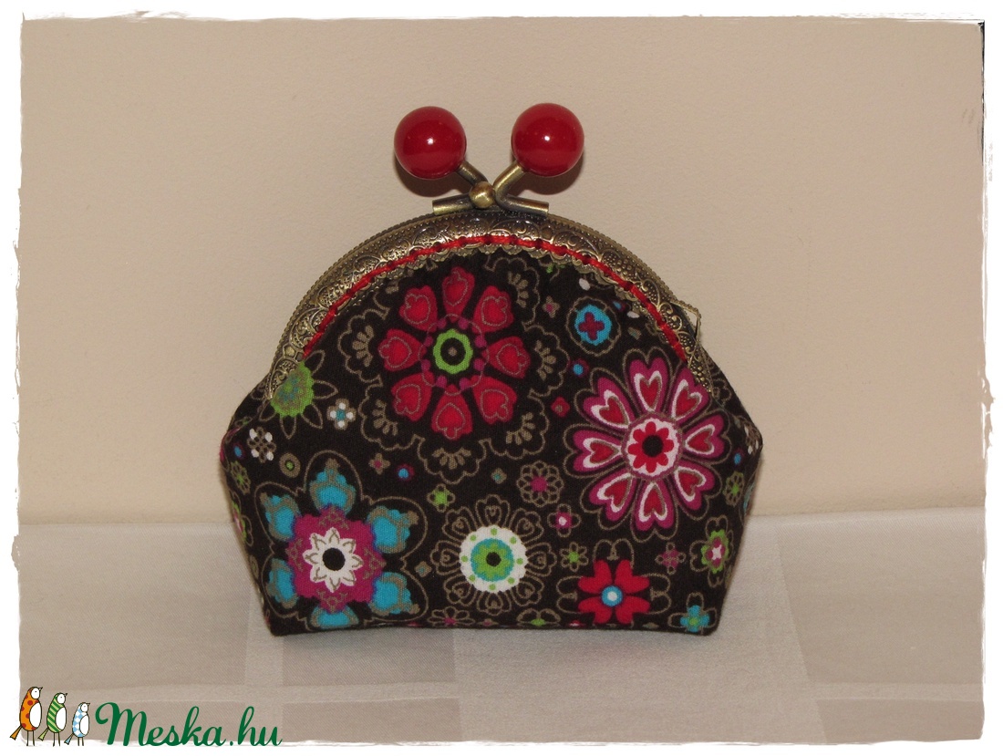 Pénztárca 8,5 cm-es fehér candy beads kapcsos kerettel - - Meska.hu Pénztárca 8,5 cm-es fehér candy beads kapcsos kerettel - - Meska.hu