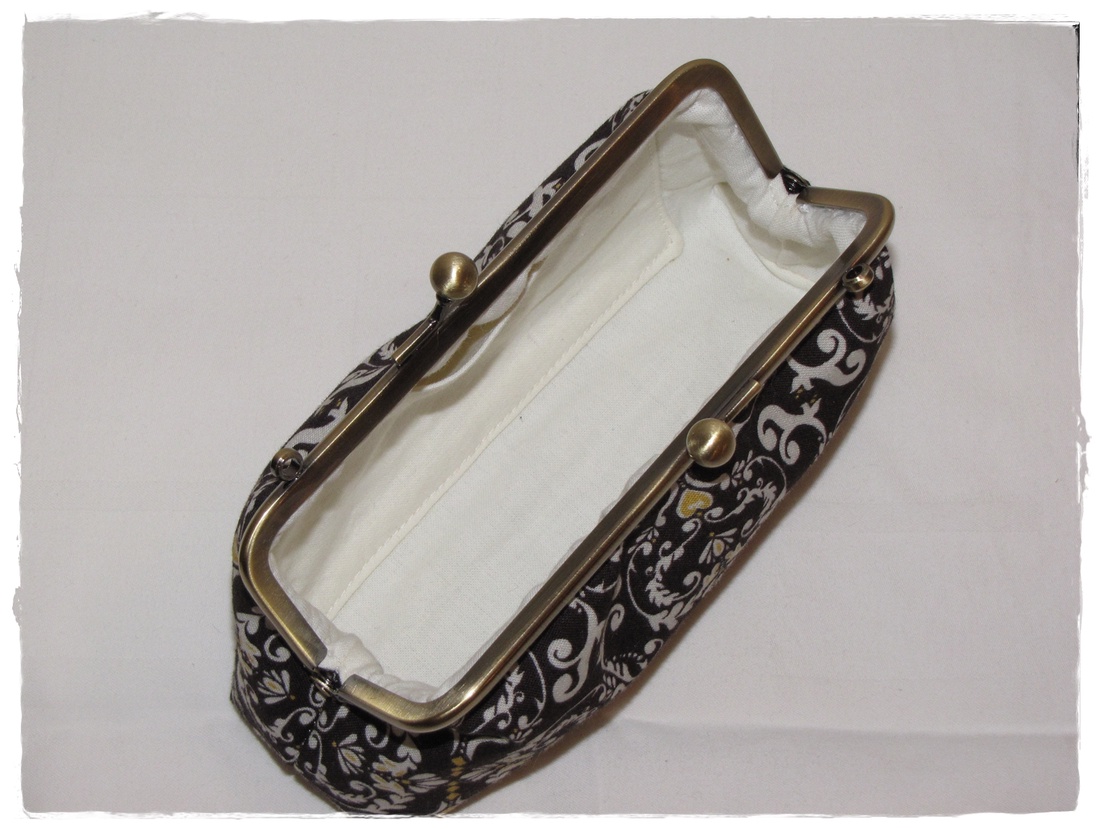 Neszesszer, sminkes tárca 15 cm-es szögletes fém kerettel - - Meska.hu Neszesszer, sminkes tárca 15 cm-es szögletes fém kerettel - - Meska.hu