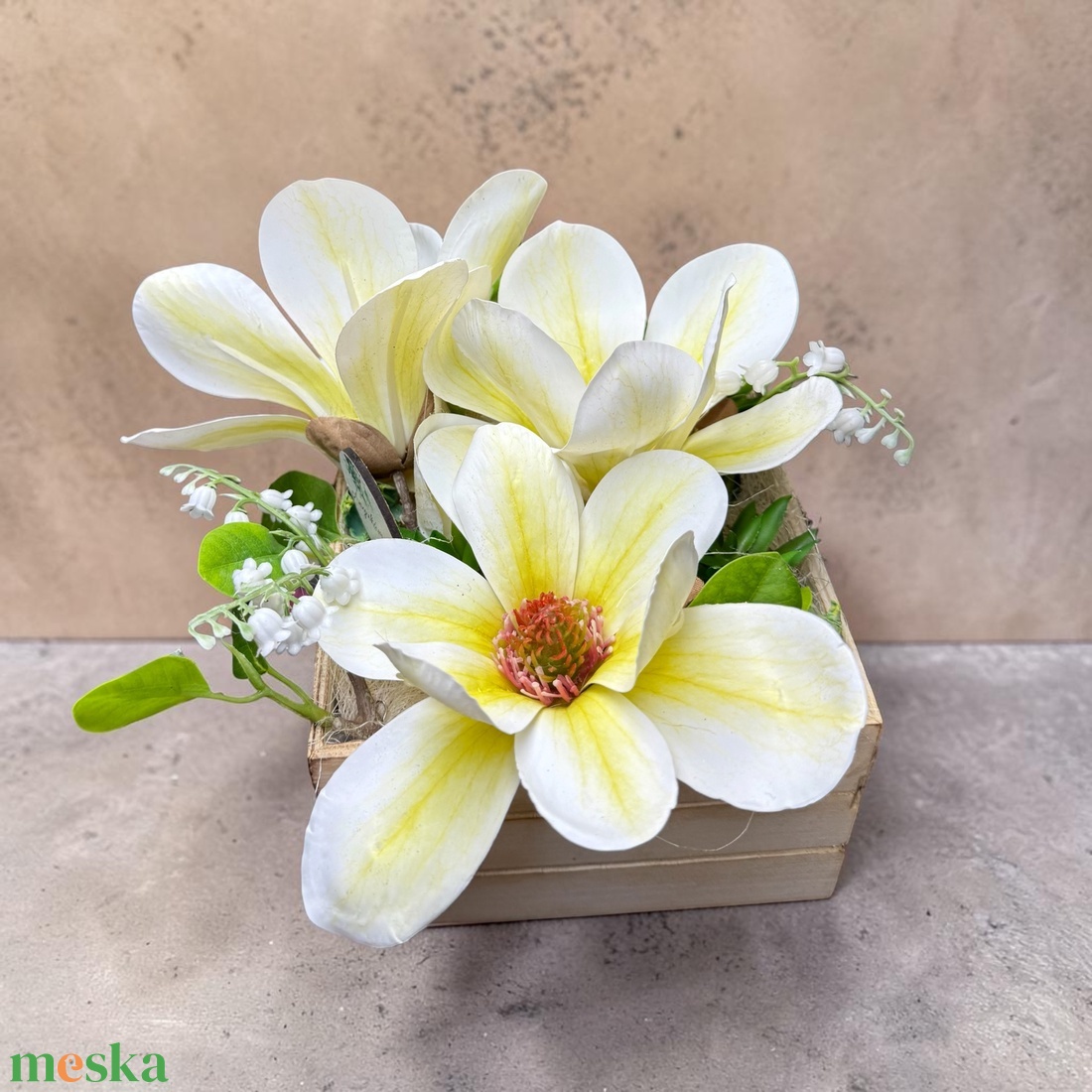 � Anyák napi magnóliás virágbox � kézzel készült dekoráció -  - Meska.hu