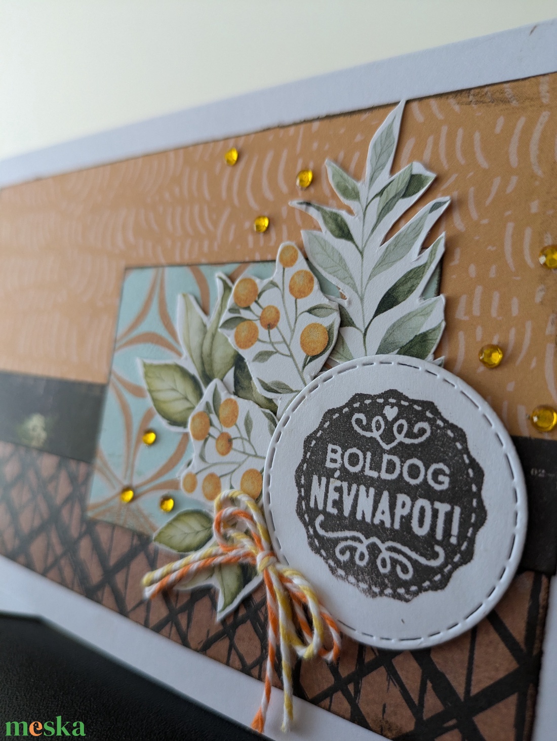 Névnapos sárga-barna  - képeslap 1 db - otthon & életmód - papír, írószer - ajándékozás kellékei - képeslap, üdvözlőlap - Meska.hu