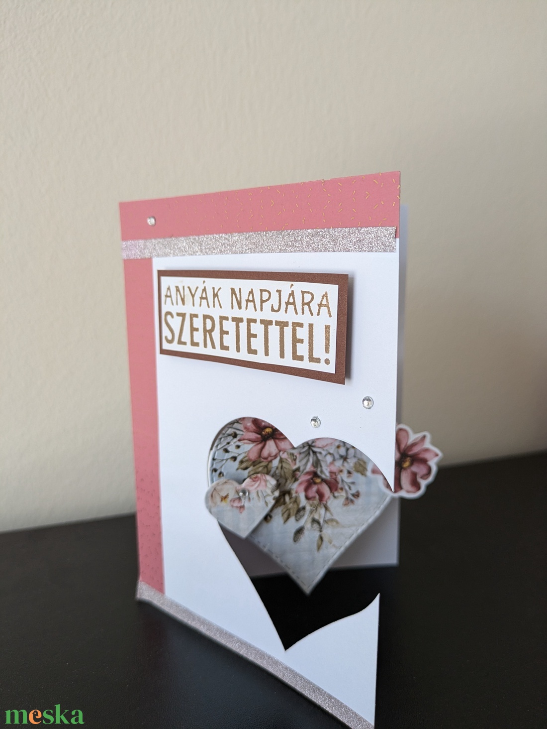 Anyák napjára - kihajtós szívecskés - képeslap 1 db - otthon & életmód - papír, írószer - ajándékozás kellékei - képeslap, üdvözlőlap - Meska.hu Anyák napjára - kihajtós szívecskés - képeslap 1 db - otthon & életmód - papír, írószer - ajándékozás kellékei - képeslap, üdvözlőlap - Meska.hu