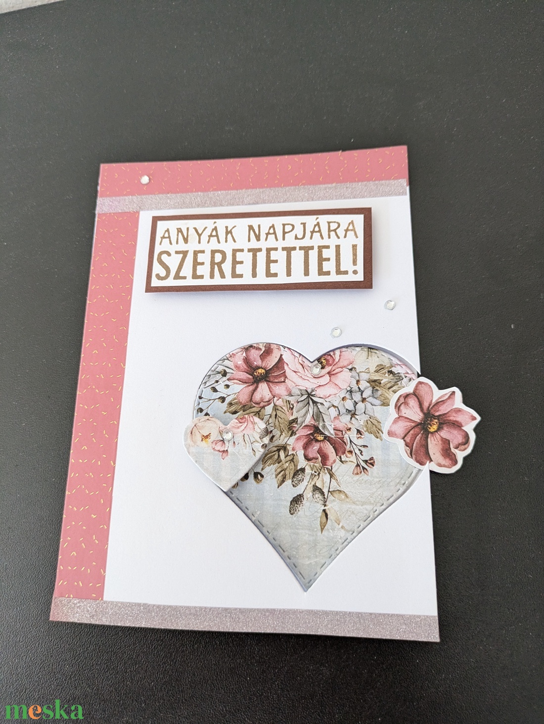Anyák napjára - kihajtós szívecskés - képeslap 1 db - otthon & életmód - papír, írószer - ajándékozás kellékei - képeslap, üdvözlőlap - Meska.hu Anyák napjára - kihajtós szívecskés - képeslap 1 db - otthon & életmód - papír, írószer - ajándékozás kellékei - képeslap, üdvözlőlap - Meska.hu