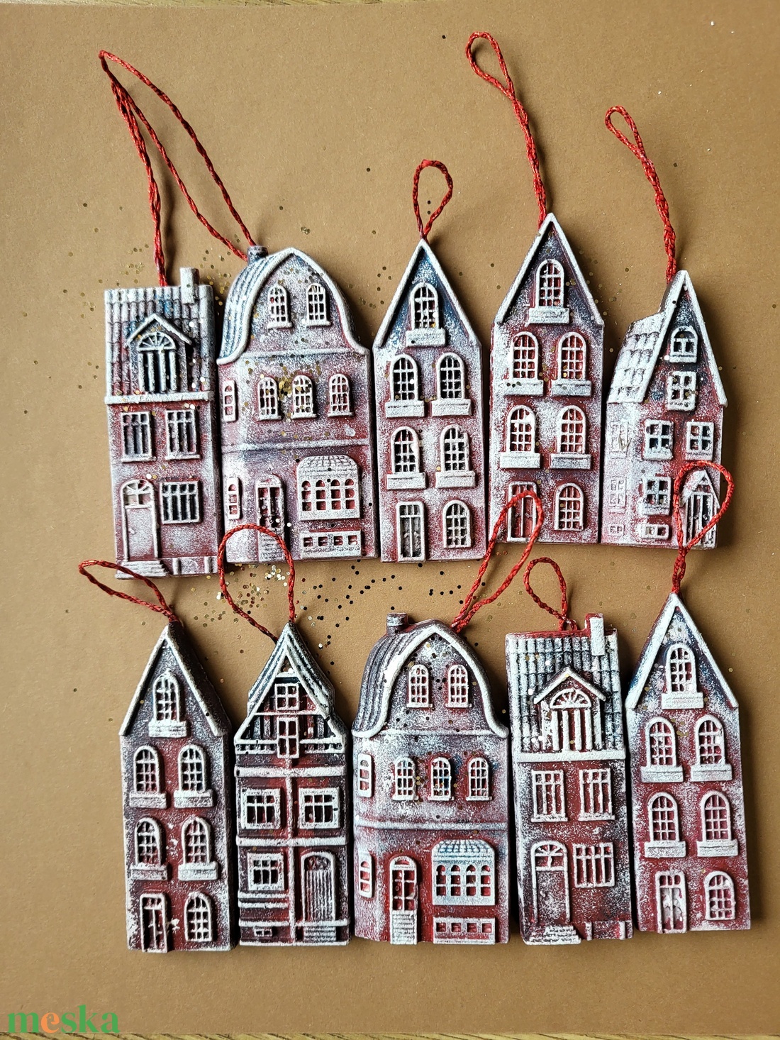 10 db karácsonyi házikó függő dísz, zsineggel, vagy anélkül, fehér, vagy színezett - karácsony - karácsonyi lakásdekoráció - karácsonyfadíszek - Meska.hu