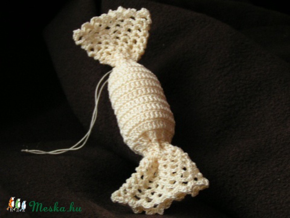 Horgolt szaloncukor csont színben -  - Meska.hu