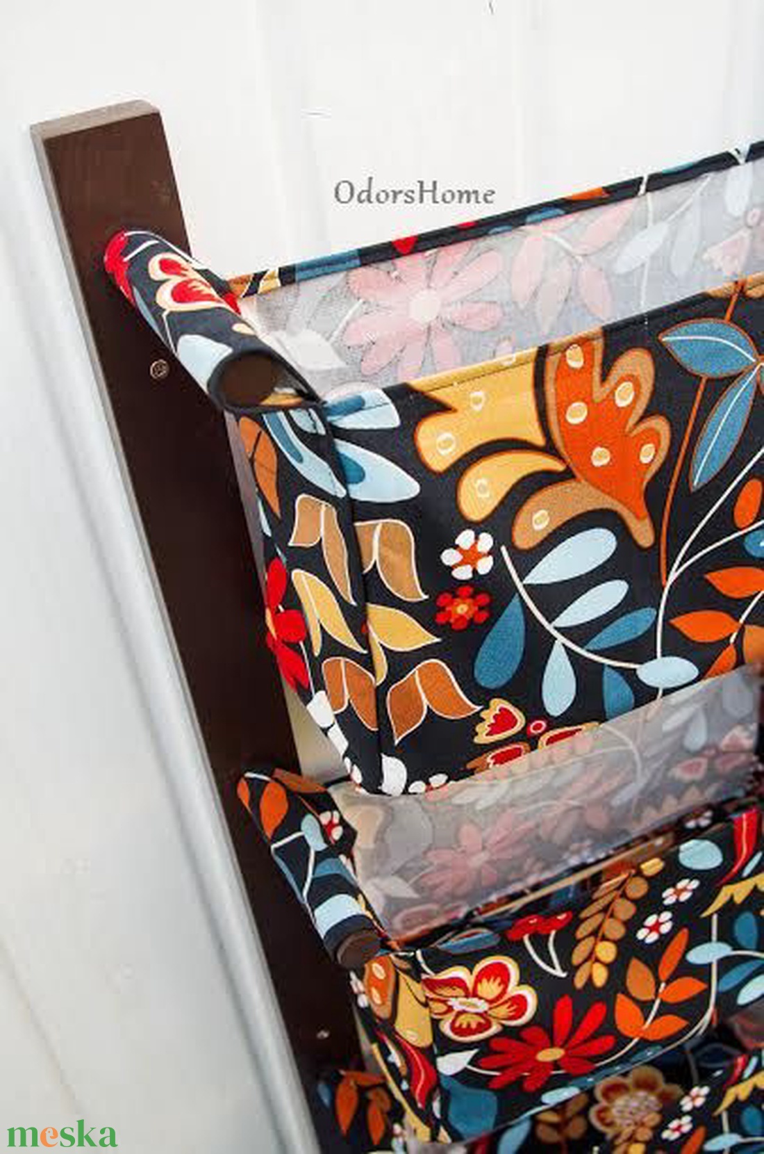 Fali tartó 3 textil rekesszel - zsebes tároló - előszobai rendszerező - fekete alapon színes virágos mintával - otthon & lakás - tárolás & rendszerezés - fali tároló - Meska.hu Fali tartó 3 textil rekesszel - zsebes tároló - előszobai rendszerező - fekete alapon színes virágos mintával - otthon & lakás - tárolás & rendszerezés - fali tároló - Meska.hu