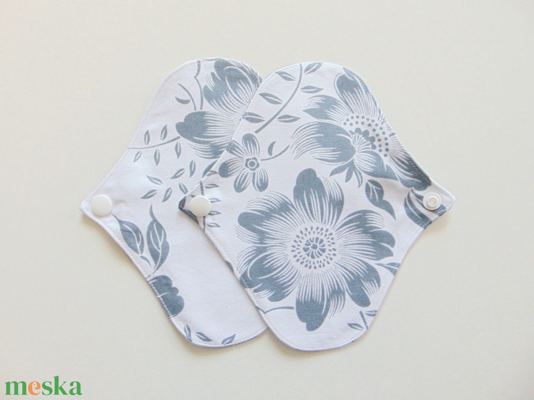 Mosható tisztasági betét (2 db/cs) szürke virág mintás / mosható textil betét, mosibetét, zero waste - szépségápolás - intim higiénia - tisztasági betét - Meska.hu Mosható tisztasági betét (2 db/cs) szürke virág mintás / mosható textil betét, mosibetét, zero waste - szépségápolás - intim higiénia - tisztasági betét - Meska.hu
